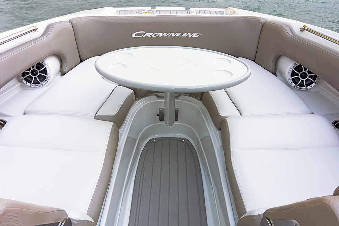 crownline-boats-eclipse-e-e285-bow-seating
